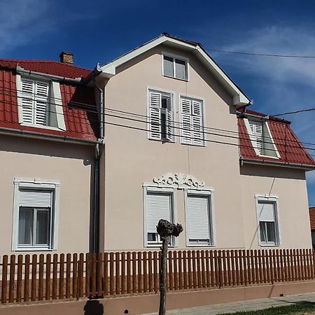 Villa Napsugar Balatonlelle Exterior photo
