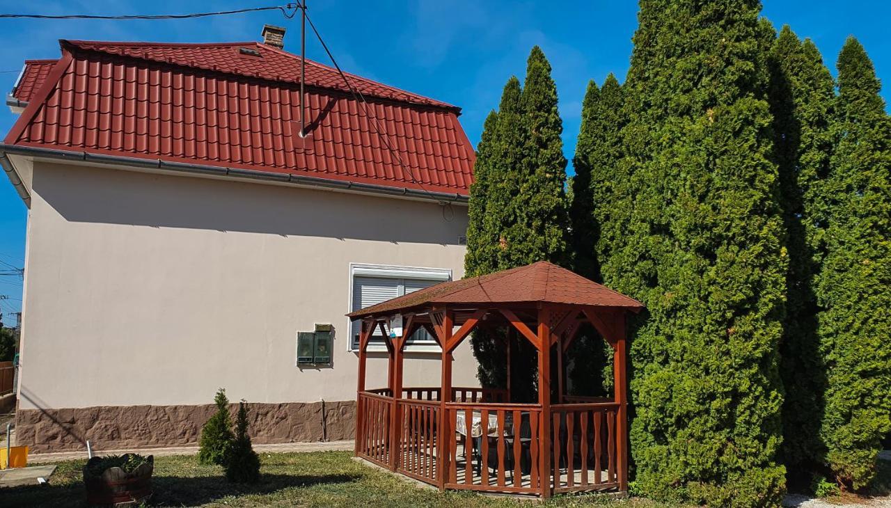 Villa Napsugar Balatonlelle Exterior photo
